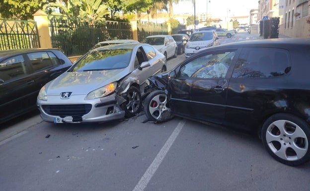 Un conductor ebrio se empotra contra un coche en Mijas