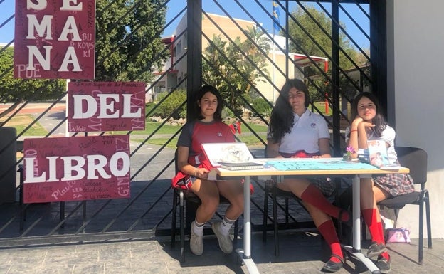 Alumnas del colegio El Pinar publican su primera novela, un relato de acción y fantasía