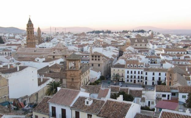 Sólo Antequera, Mijas y Ronda penalizan las viviendas vacías con un recargo en el IBI