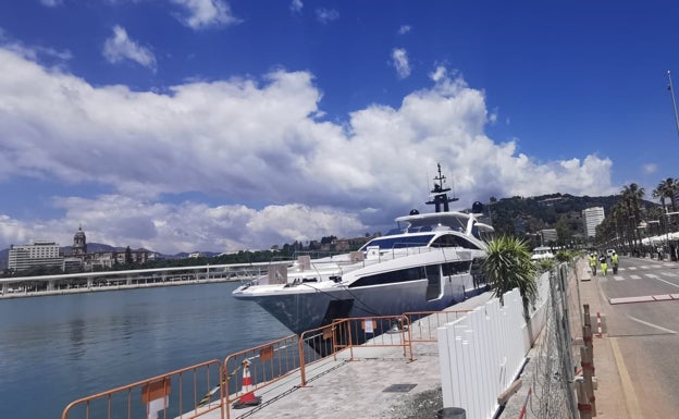 La marina de megayates de Málaga recibe los dos primeros barcos