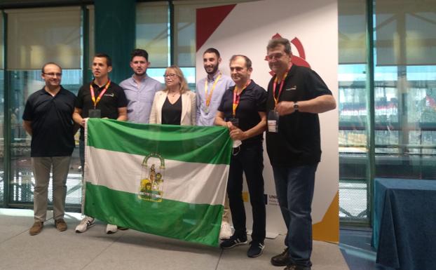 Plata y cuarto puesto para alumnos del instituto La Rosaleda en las olimpiadas de FP