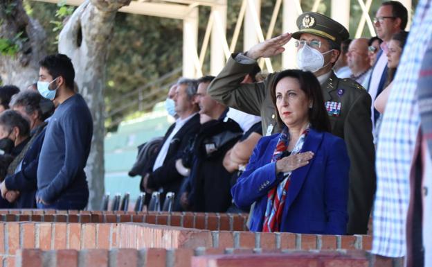 La ministra Margarita Robles preside el homenaje de La Legión en Ronda a dos militares fallecidos