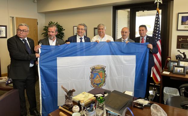 El presidente de la Diputación de Málaga participa en Pensacola en un homenaje a Bernardo de Gálvez