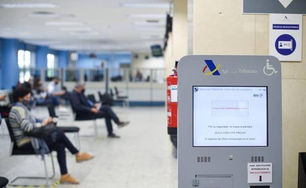 La Caixa avisa a sus clientes de los intentos de fraude en la declaración de la Renta