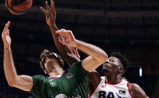 Tristeza, indiferencia y derrota en la despedida del Unicaja del Carpena