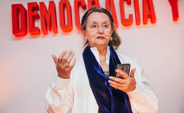 Amelia Valcárcel: «Los políticos no tienen que solucionar problemas. Basta con que no los creen»