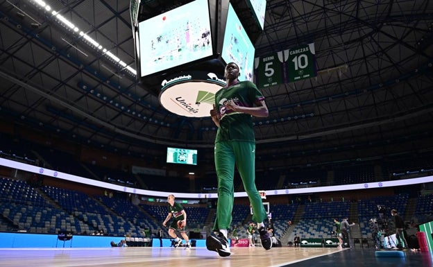 Yannick Nzosa no estará en el Draft Combine para mostrarse a las franquicias de la NBA por cuestiones 'logísticas'