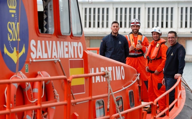 Salvamento marítimo: el naranja que mantiene a flote la esperanza