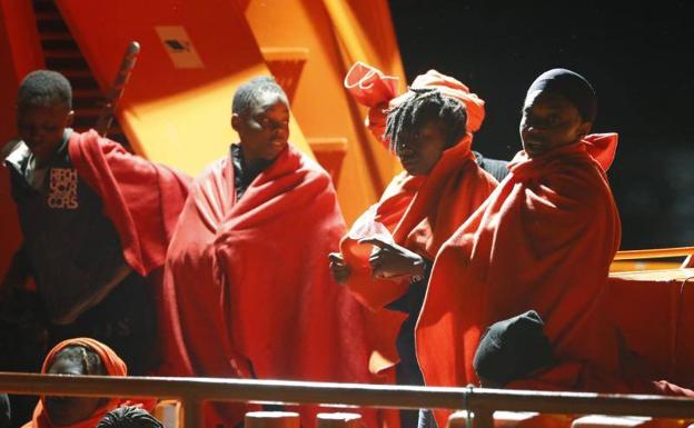 Al menos ocho muertos en una patera en aguas del Mar de Alborán