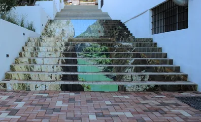 Guiño al Caminito del Rey en las escaleras del casco urbano de Álora