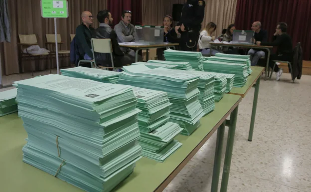 El menú electoral en Málaga: 18 partidos y coaliciones buscan escaño