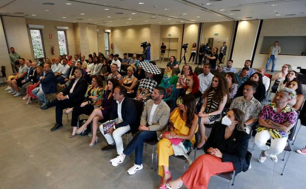 SUR lanza la cuarta edición de SIX, la revista dedicada al colectivo LGTBI