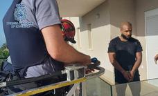 Se descuelga por la fachada desde un quinto piso en Marbella para huir de la policía: así fue su espectacular detención