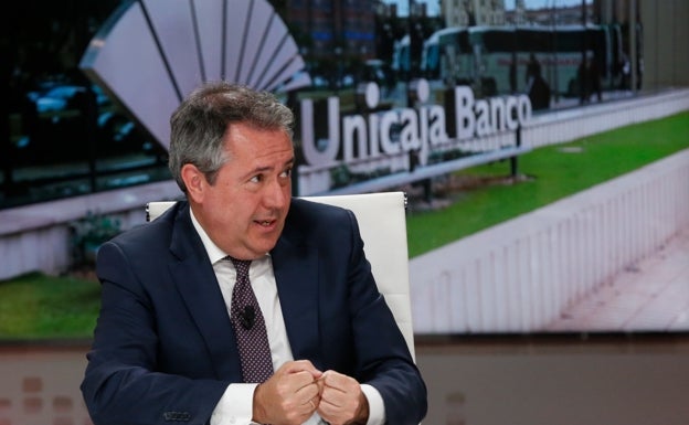 Juan Espadas, partidario de que el relevo de Medel en la Fundación Unicaja se haga «cuanto antes»