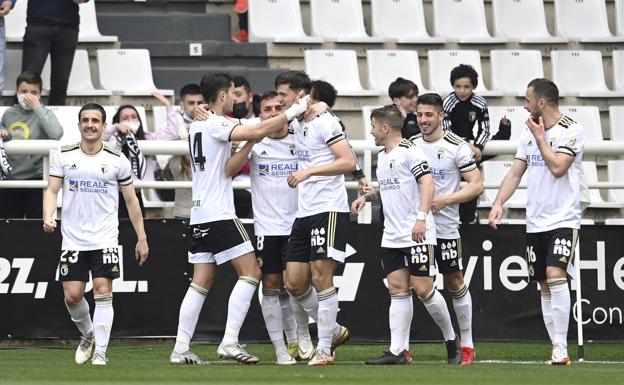 El Burgos llega a La Rosaleda salvado y con poco en juego