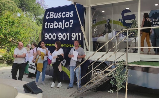 «Llevo desempleado desde enero y empiezo el 1 de julio en el hospital»