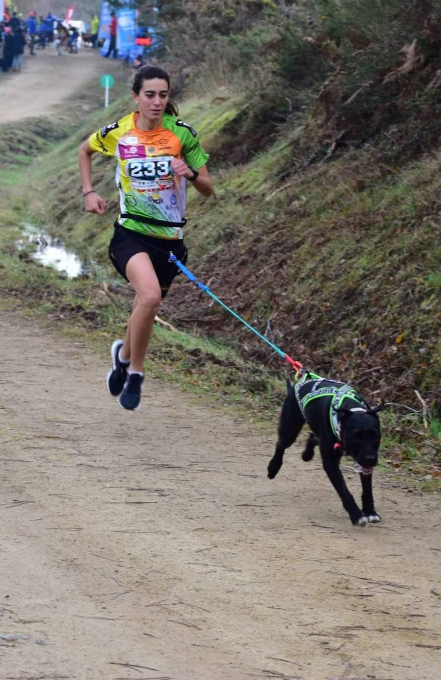 De cachorra abandonada en Marbella a correr el mundial de canicross en Francia