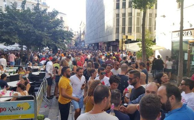 Málaga estudia prohibir la venta de alcohol en tiendas del Centro al cerrarse la feria de día