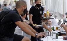 Oferta de empleo: Se buscan 1.000 camareros y cocineros para la campaña de verano en España