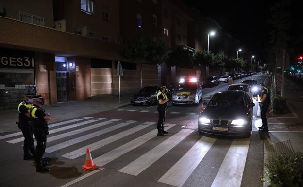 Detenido dos veces el mismo día: lo pillan ebrio al volante, queda libre y agrede a su pareja delante de sus hijos