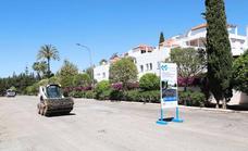 Mejoran la seguridad vial de Arroyo de las Piedras de Nagüeles en Marbella renovando el asfaltado