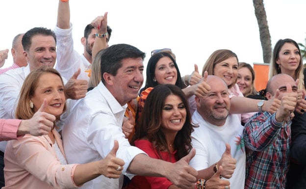 Zumo de naranja a punto de derramarse