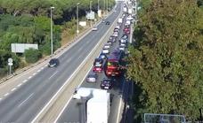 Un accidente de tráfico provoca 15 kilómetros de retenciones en la A-7, a la altura de Marbella