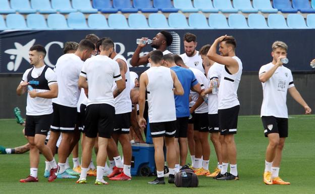 Luis Muñoz y Víctor Olmo son duda para el último partido del Málaga en Liga contra el Lugo