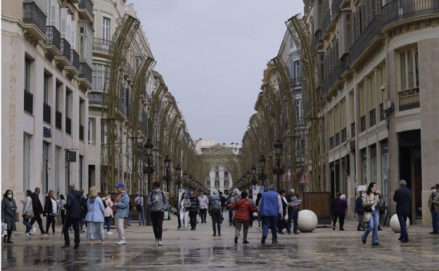 La Asociación Española Contra el Cáncer pide que no se fume en la calle Larios de Málaga