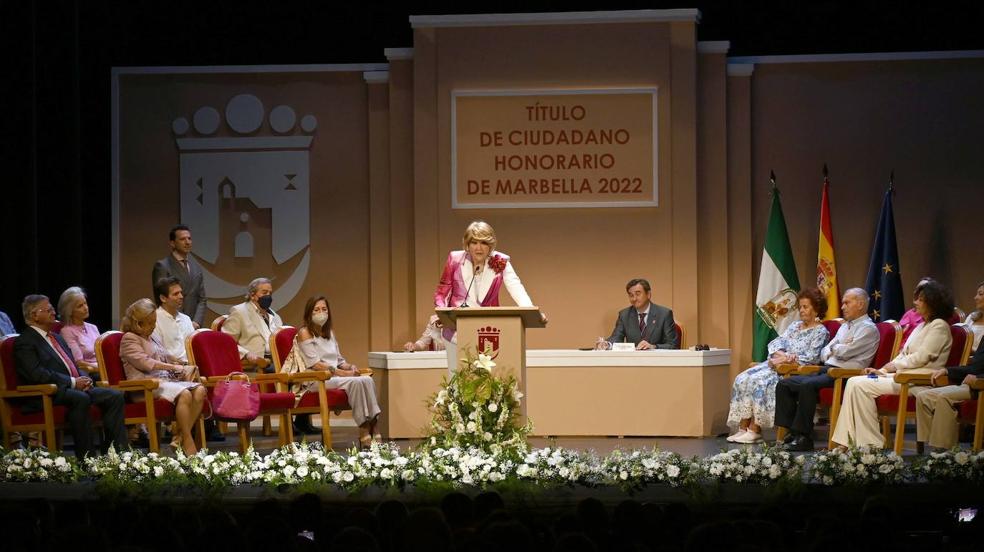 Quince vecinos de Marbella y de San Pedro reciben las distinciones de Ciudadanos Honorario