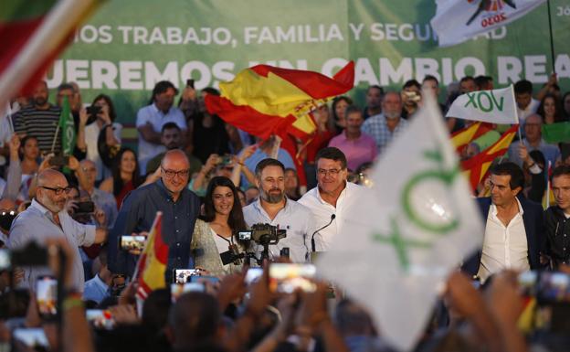 «Cada andaluz es un olivo»: así ha sido la puesta de largo de Macarena Olona en Málaga