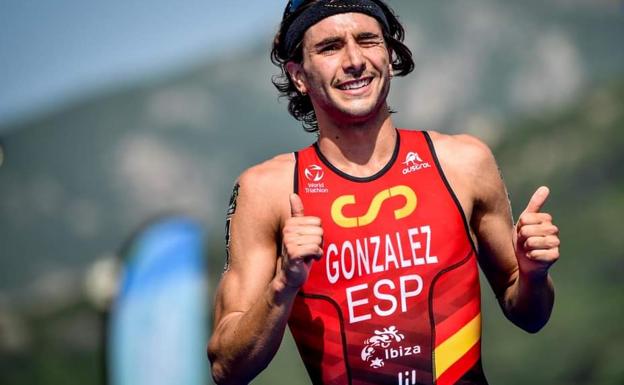 El triatleta malagueño Alberto González, sexto en la Copa del Mundo de Cerdeña