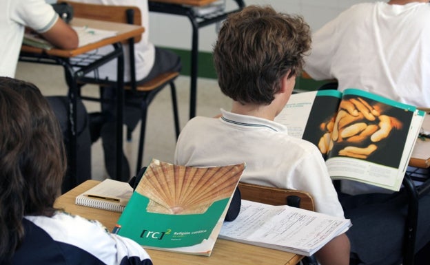 Profesores de Religión denuncia la reducción horaria en Andalucía y el peligro sus empleos