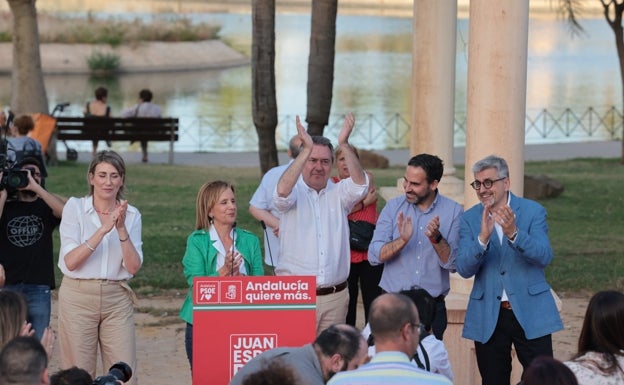 Juan Espadas llama desde Málaga a «darle la vuelta a las encuestas como a un calcetín»