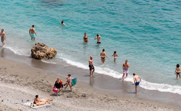 Mayo se despide con temperaturas altas y calor en Málaga