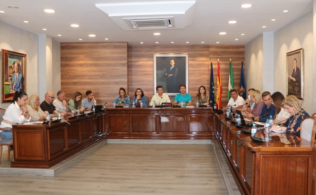 La primera concejala de Torrox y la fundadora del colegio de El Morche darán nombre a sendas calles