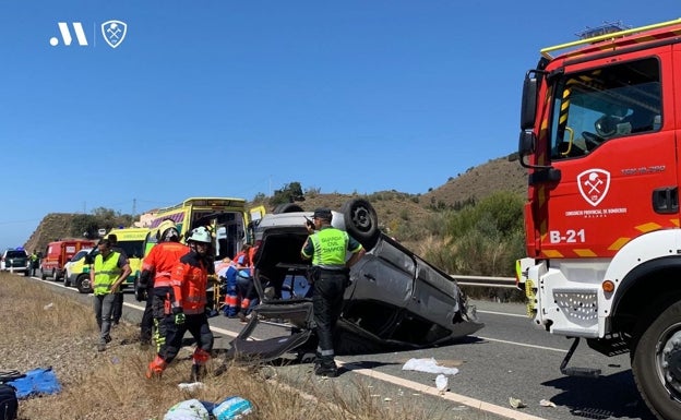 Dos heridos al volcar un turismo en la autovía a la altura de Chilches