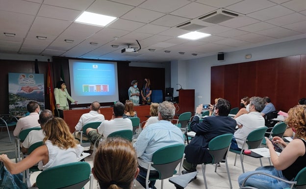 El Hospital de la Axarquía forma a 70 administradores de fincas en la gestión de piscinas comunitarias
