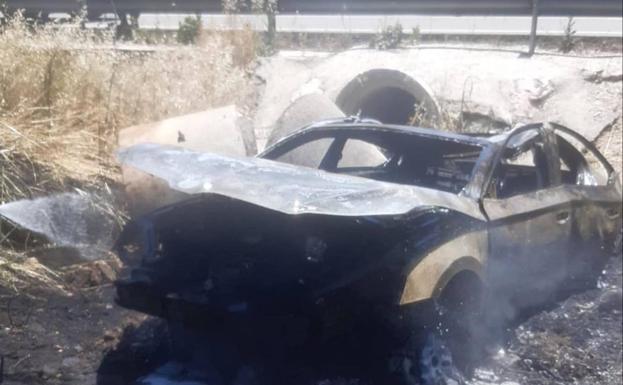 Dos personas hospitalizadas tras el accidente de un vehículo que terminó calcinado en Cañete la Real