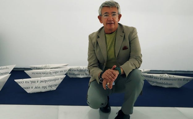 Guillermo Busutil dibuja ideas en el aire con sus «pajaritas de palabras»