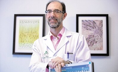 El neurólogo Pedro Serrano recibe el premio de investigación de la Sociedad Andaluza de Neurología