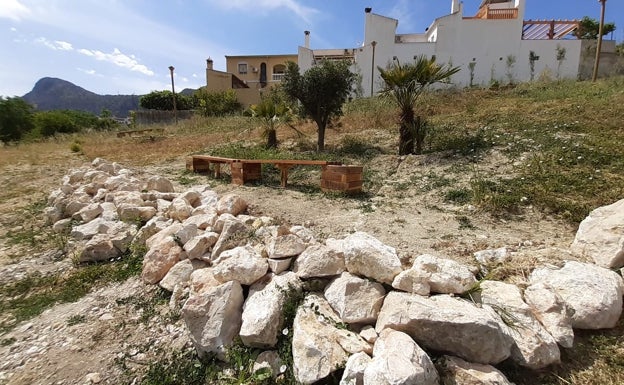 El Aula de la Naturaleza de Cuevas de San Marcos coge forma tras sus primeras plantaciones