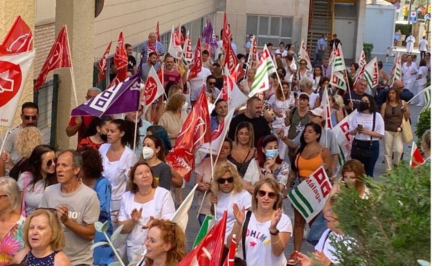 El personal de limpieza de los hospitales del SAS se moviliza en Málaga e irá a la huelga