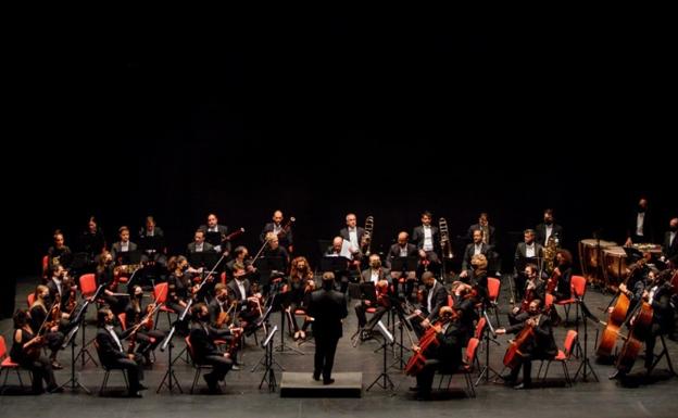 La Orquesta Sinfónica de Málaga ofrece un recital de ópera y zarzuela por el 75 aniversario de la Agrupación de Cofradías de Vélez-Málaga