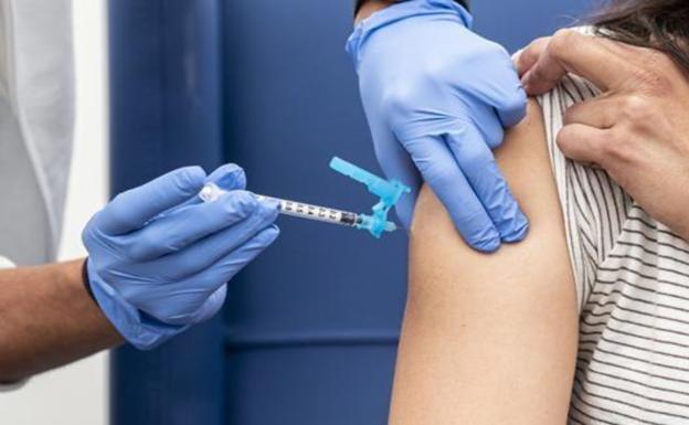 Vejiga hiperactiva: el nuevo efecto secundario asociado a la vacuna frente al Covid