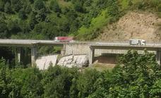 Se derrumba parte de un viaducto de la A-6 entre León y Lugo