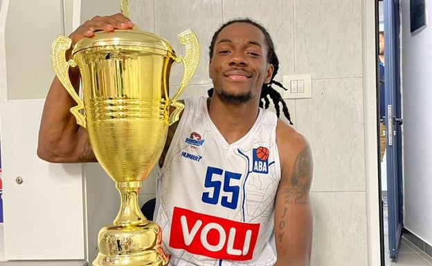 Kendrick Perry se luce en el partido que da el título de Liga al Buducnost y celebra nueva nacionalidad