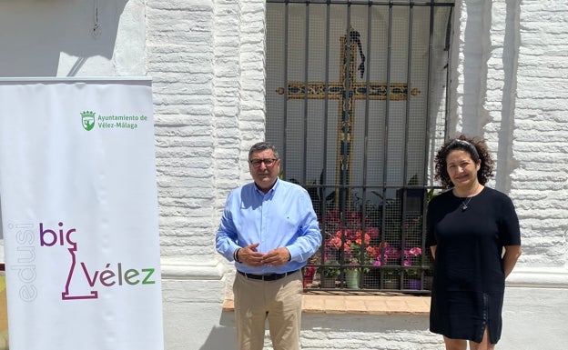 Finalizan la restauración del templete de la Cruz del Cordero de Vélez-Málaga