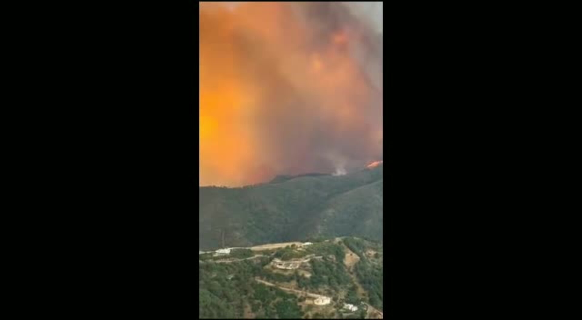 Así es el impresionante incendio de Pujerra que afecta a Sierra Bermeja y ya ha desalojado vecinos en Benahavís