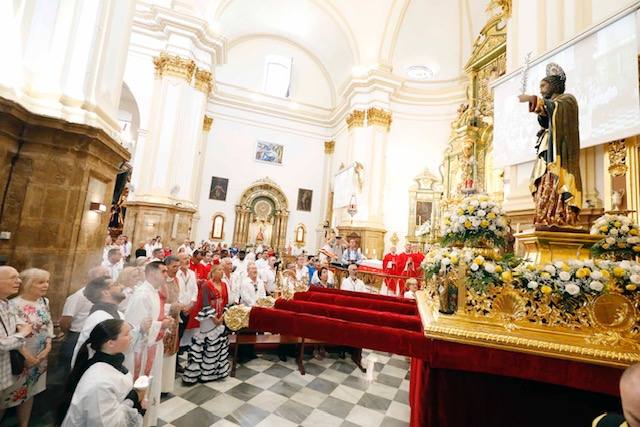 Marbella procesiona a su patrón, San Bernabé